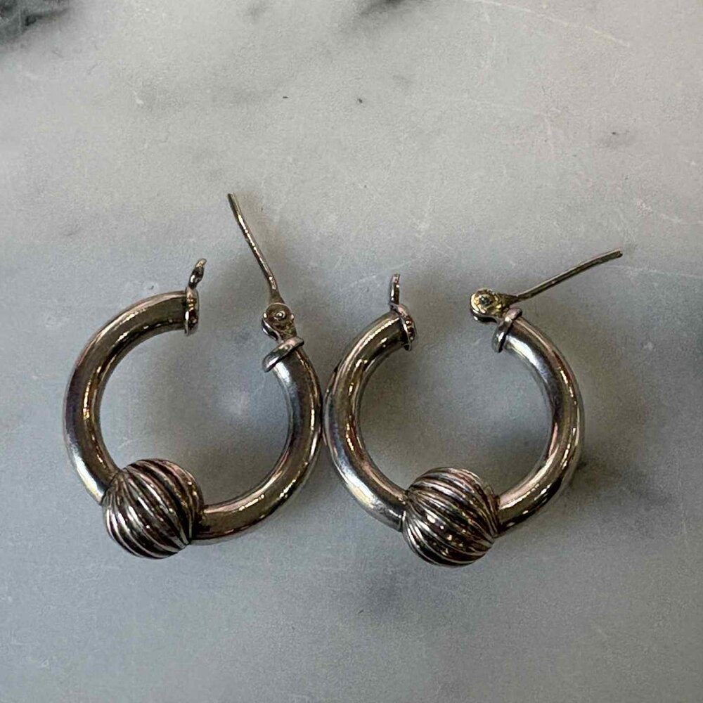 Cape Cod Sterling Silver Single Twisted Bead Hoop… - image 2